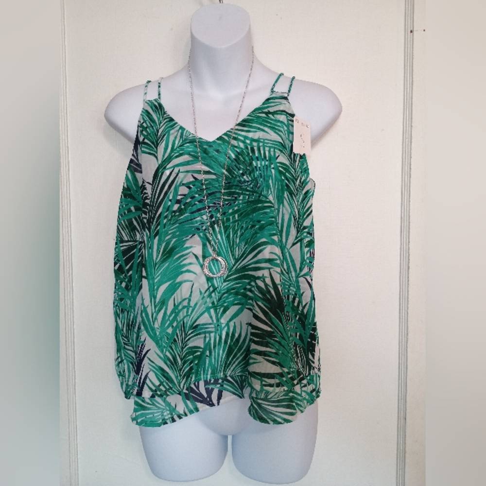 🌺BUNDLE ONLY🌺 Green Palm Print Women's Top